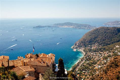  O Altar de Eze: Uma Exploração Vibrante da Divindade e do Cosmos!