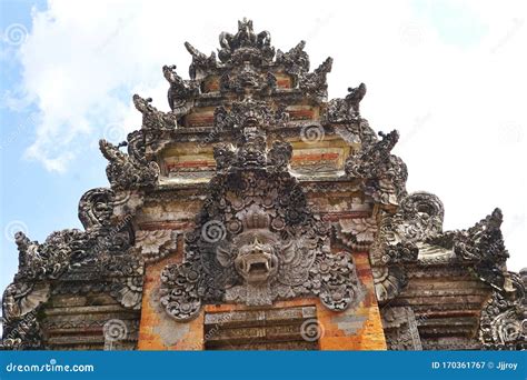 O Templo de Borobudur com Detalhes Intrincados em Alívio e Pedra Vulcânica!